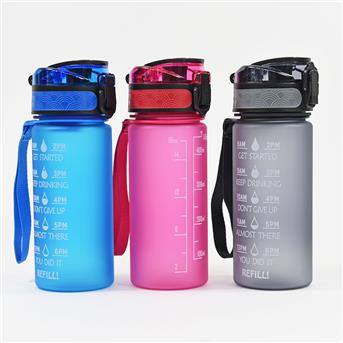 Trinkflasche aus Tritan, sortiert in 3 Farben, mit herausnehmbarem Sieb, 500 ml